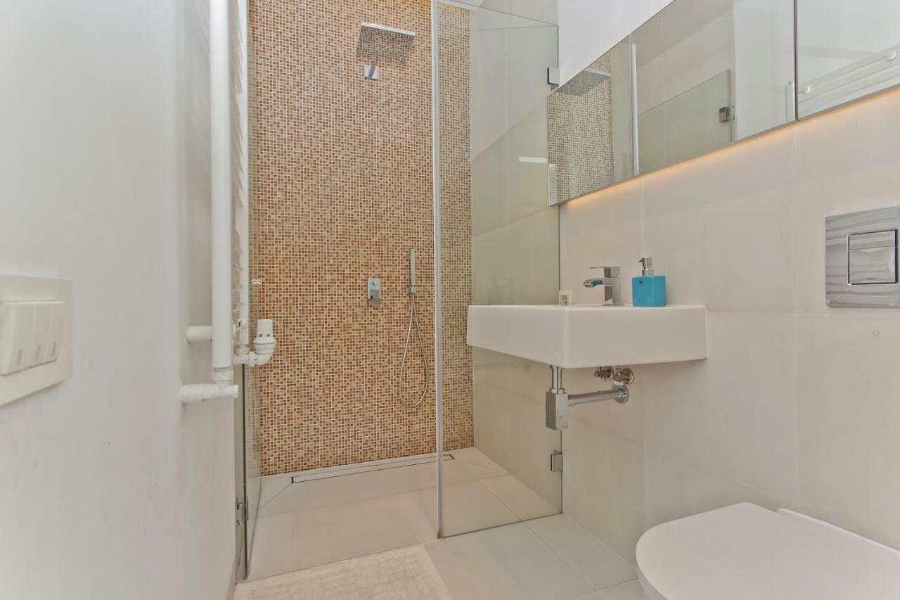 Luxury And Comfortable- Golden Apartments- Royal Street Varsóvia Exterior foto
